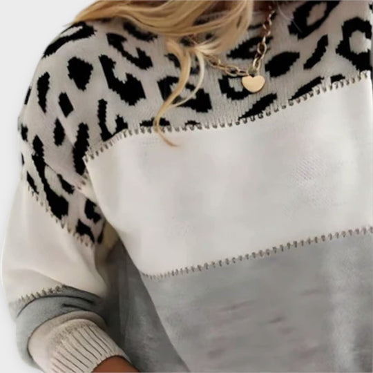 Cheyenne - Casual jumper with leo design